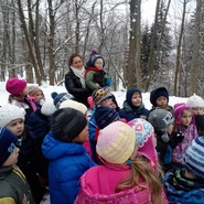 Předškoláci z Plané v zimním lese