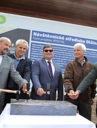 VLS spustily stavbu unikátní naučné stezky s návštěvnickým centrem na šumavské Olšině  