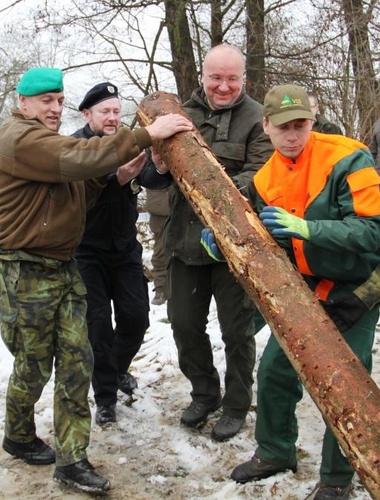 VLS s vojáky dokončily v rekordním čase plot kolem muničního skladu ve Vrběticích