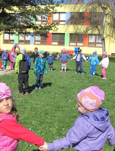 S volarským předškoláky o jaru v lese